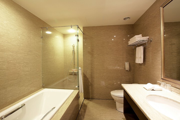 Room 18 of 34