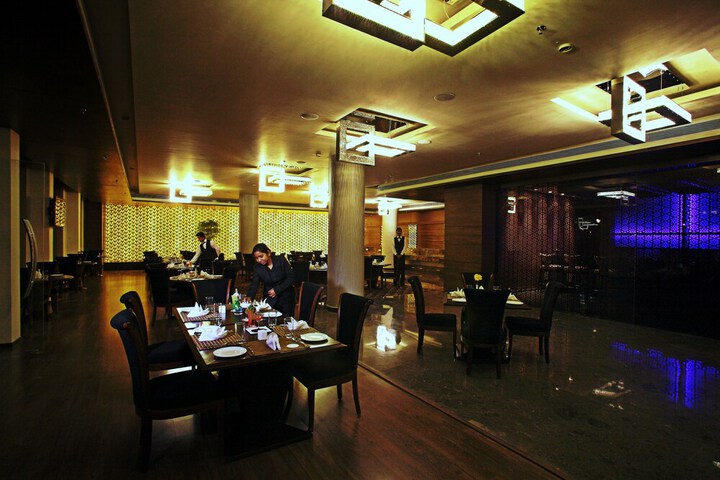 Dining 24 of 40