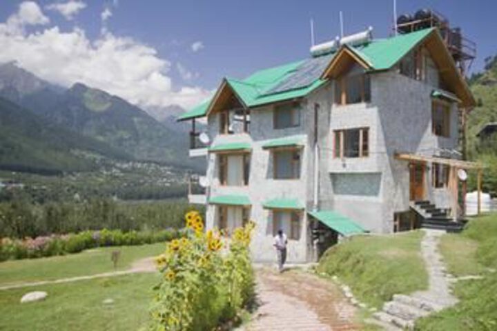 OYO Premium Hampta View