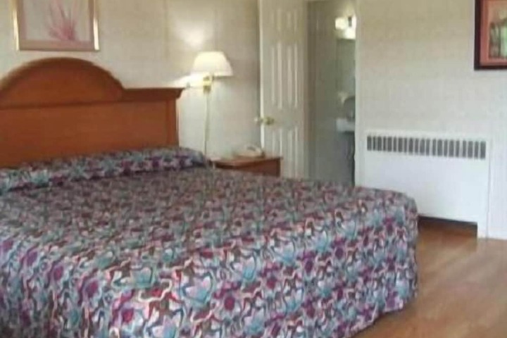 Room 6 of 17