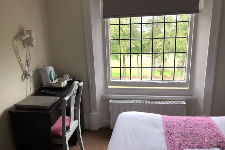 Room 4 of 38