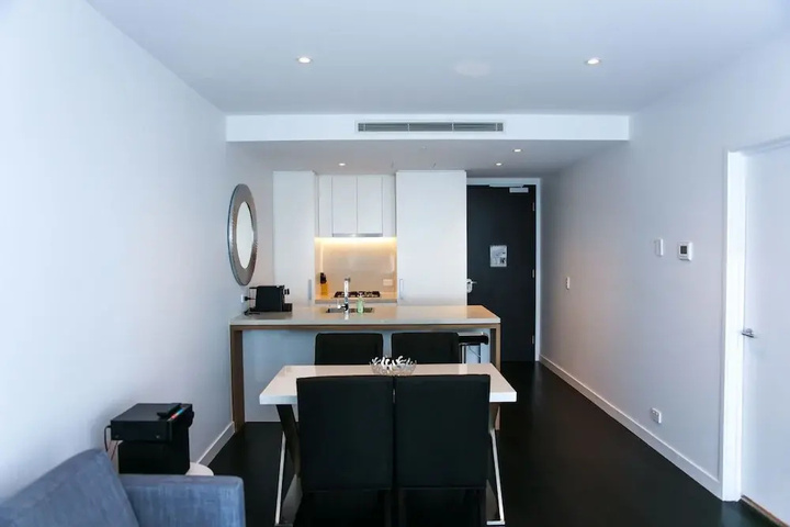 Room 10 of 11