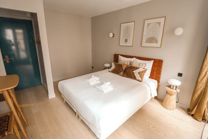 Room 11 of 35