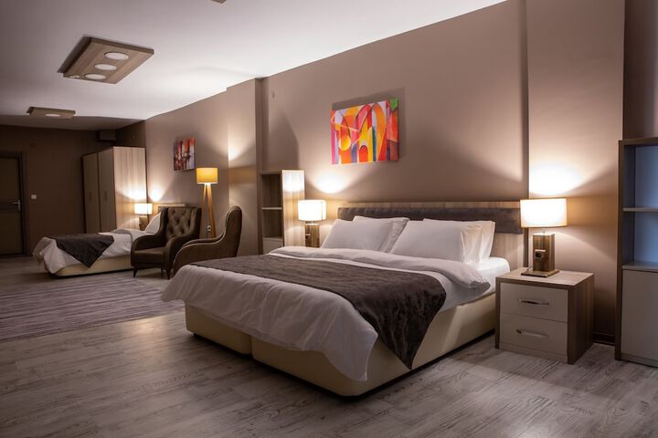Room 8 of 24