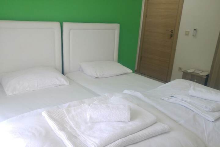 Room 11 of 82