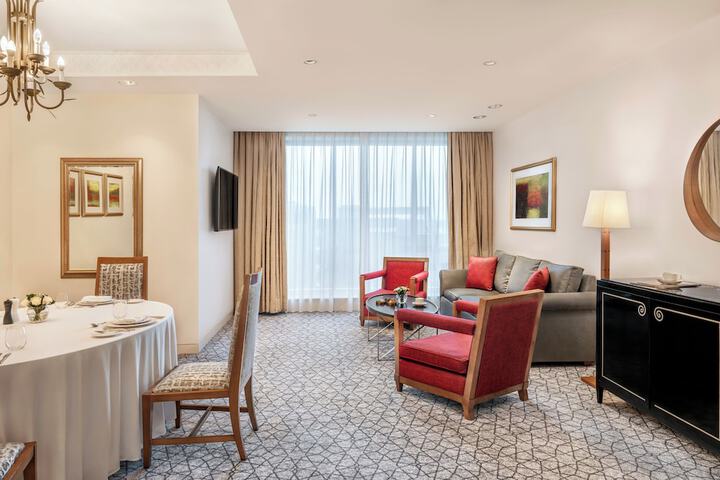 Room 52 of 154