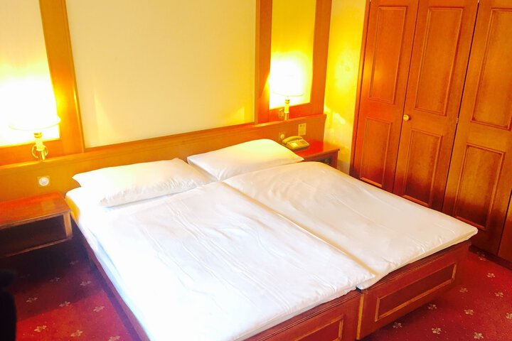 Room 6 of 55