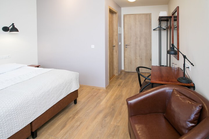 Room 25 of 167