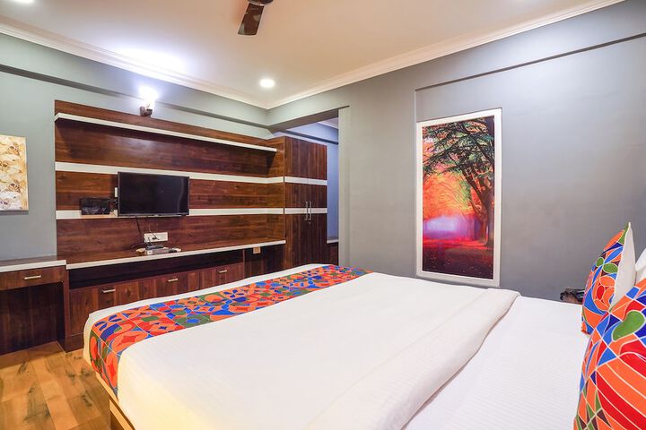 Room 10 of 27
