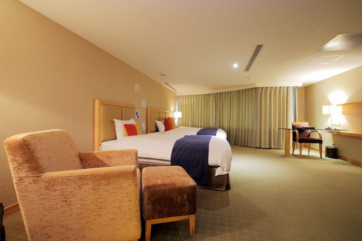 Room 14 of 77