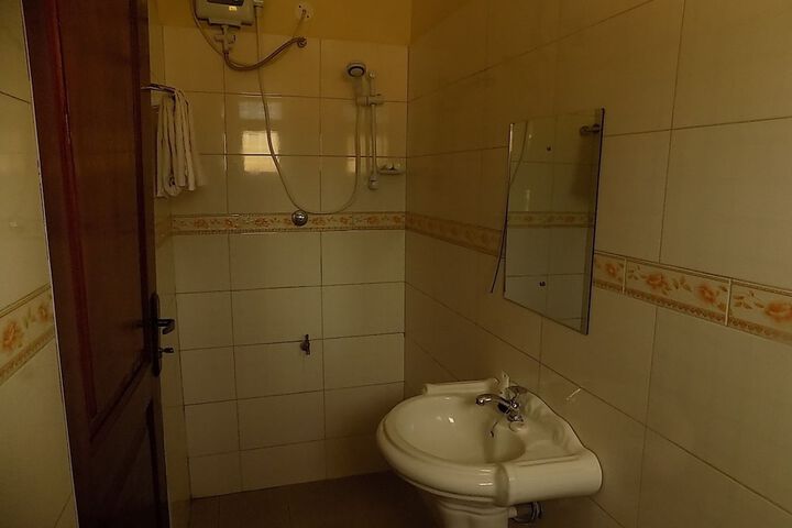 Room 13 of 25