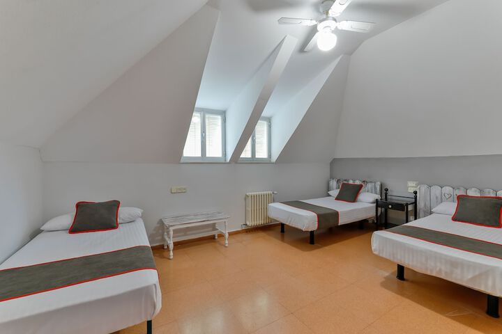 Room 16 of 31