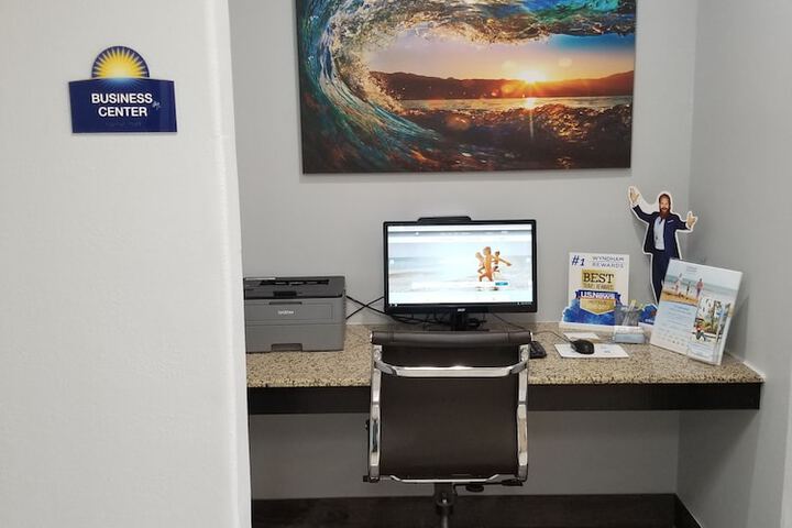Business Center 60 of 70