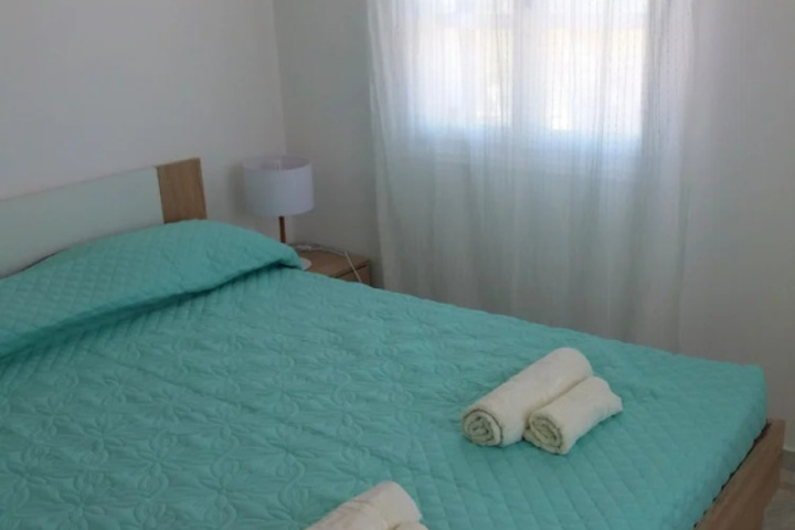 Room 6 of 9