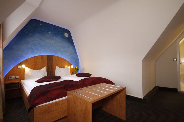 Room 8 of 61