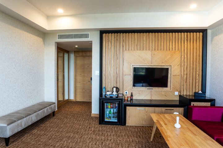 Room 6 of 53
