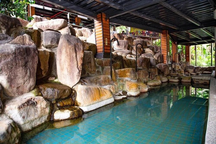 Pool 15 of 19