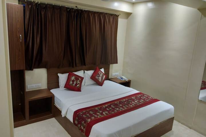 Room 8 of 19