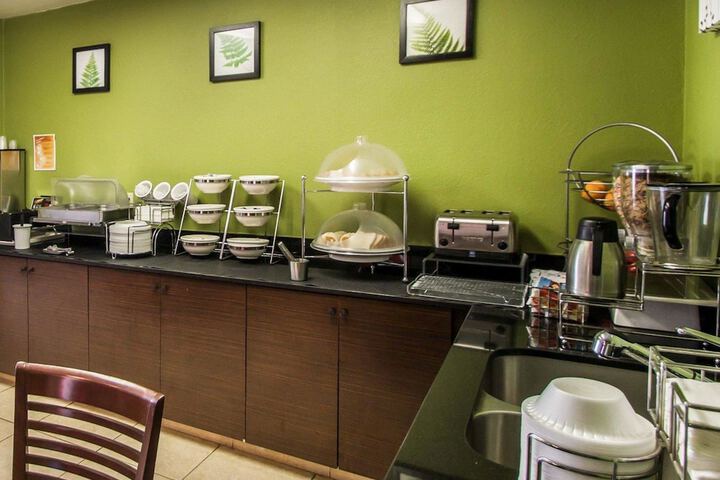Breakfast area