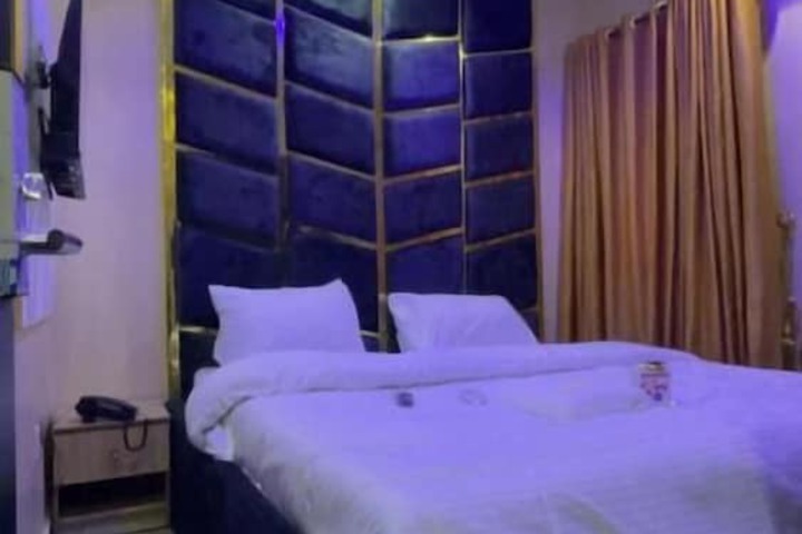 Oviation Hotels and Suites