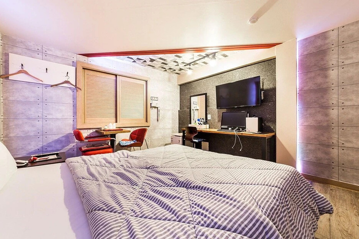 Room 35 of 42
