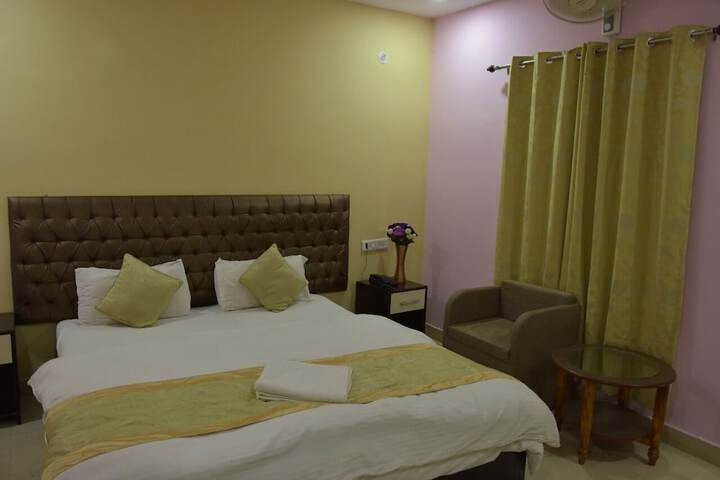 Room 7 of 33