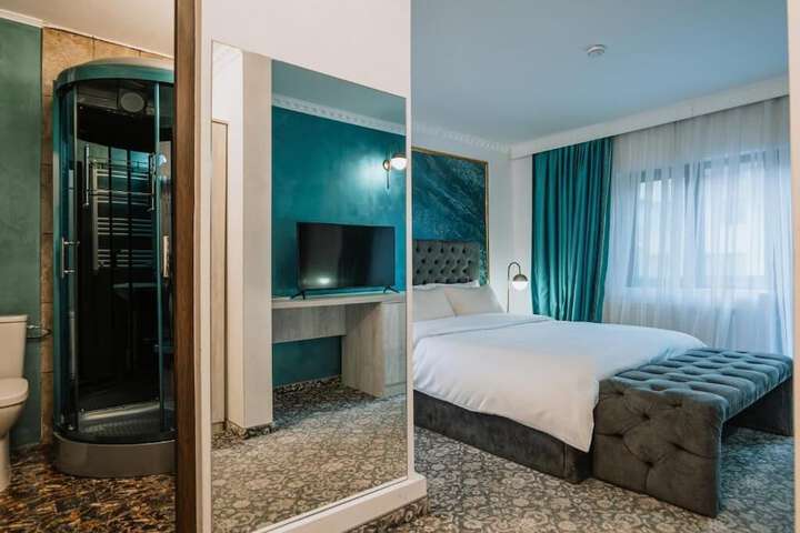 Room 9 of 42