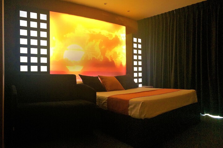 Room 33 of 60