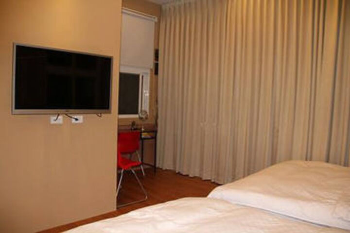 Room 32 of 32