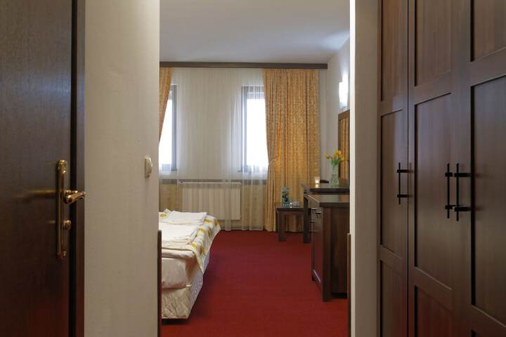 Room 5 of 109