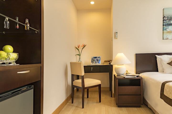 Room 17 of 103
