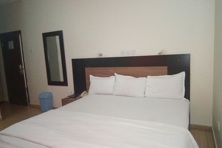 Room 16 of 26