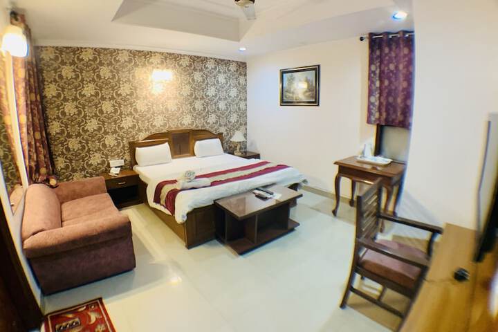 Room 6 of 71