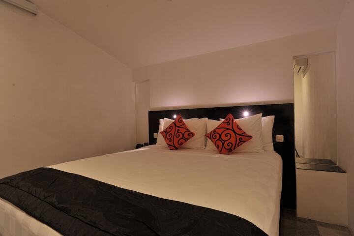 Room 9 of 87
