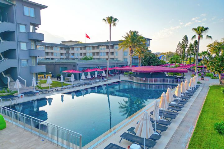 Senza Sunset Beach Hotel