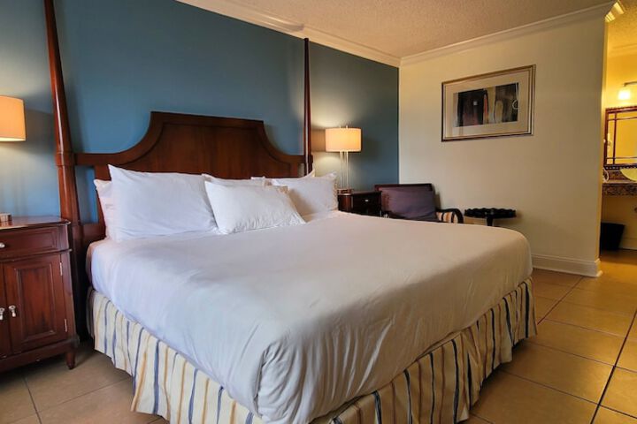 Traditional King Bed (8 of 27)