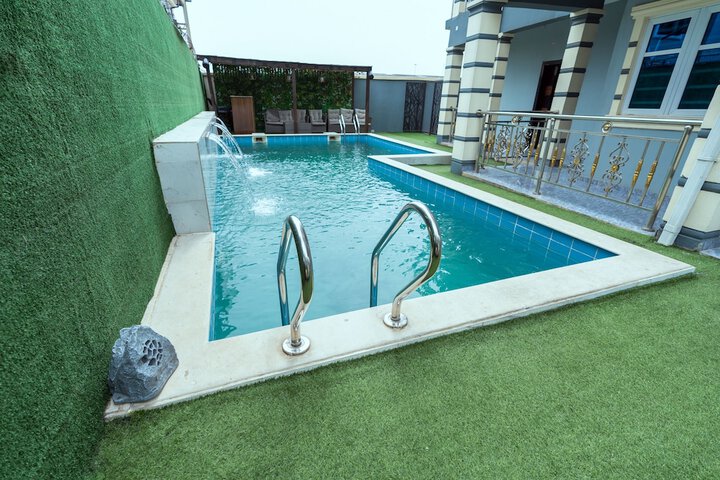 Pool 36 of 65