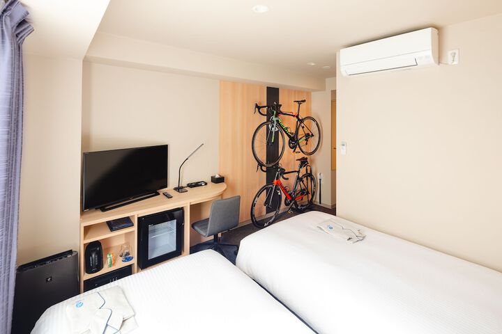 Room 12 of 36