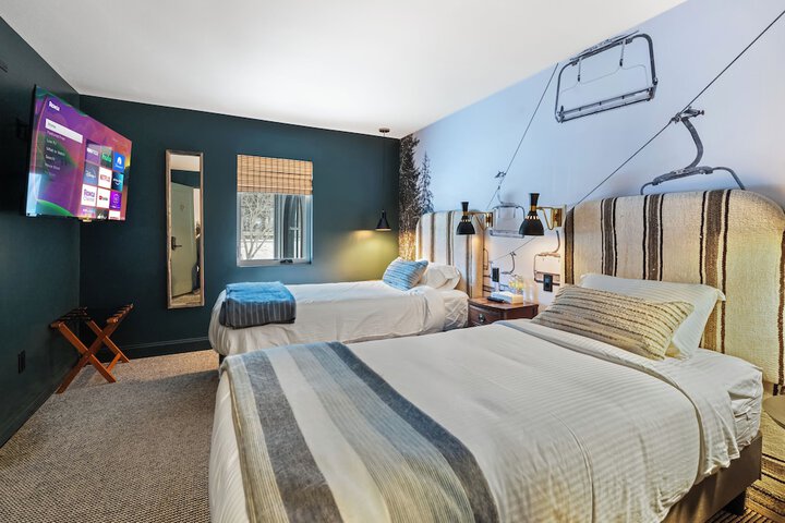 Room 9 of 39