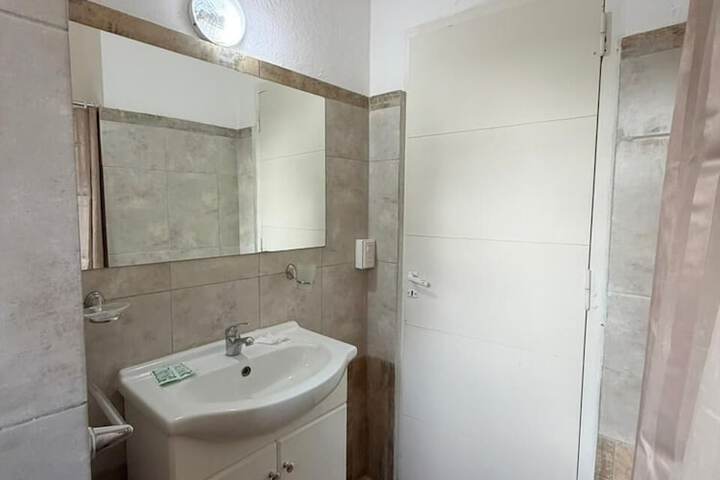 Room 53 of 79
