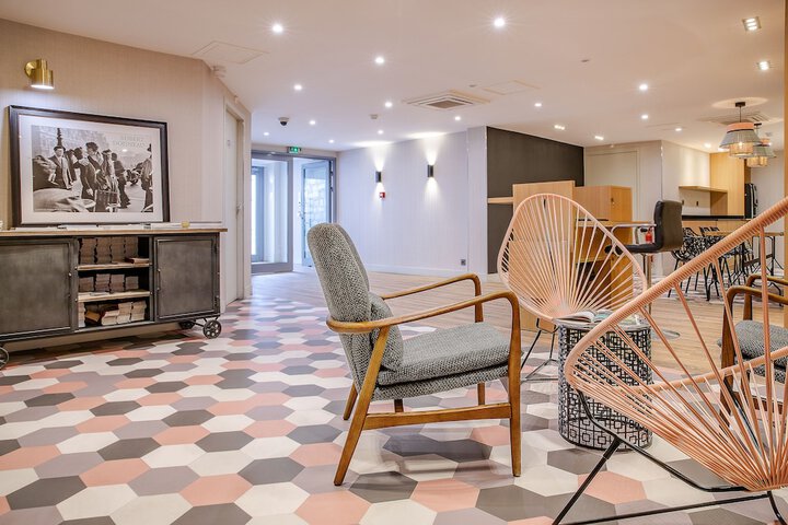 Entrance & Lobby