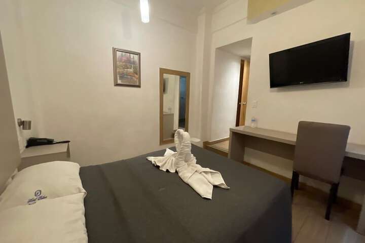 Room 6 of 30