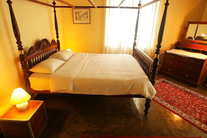 Room 3 of 32