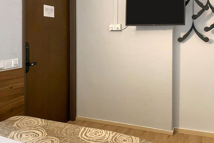 Room 17 of 46