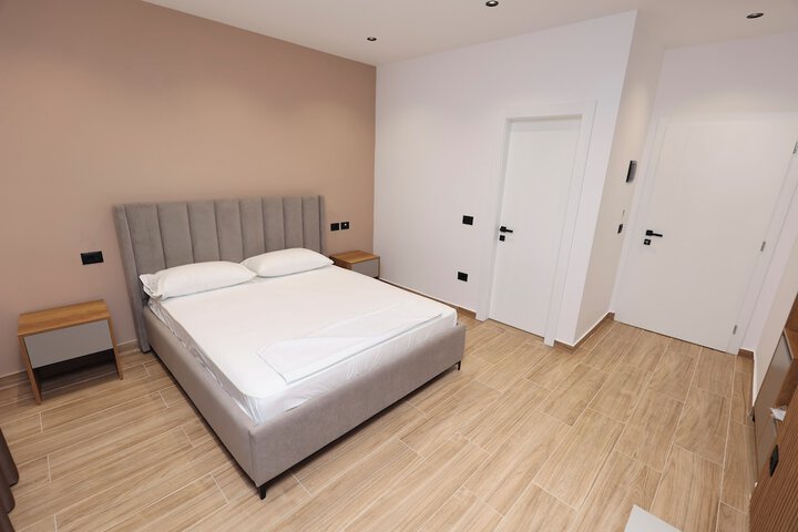 Room 6 of 73