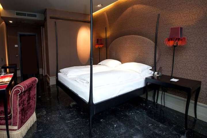 Room 16 of 53