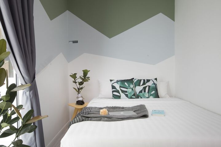 Room 27 of 35
