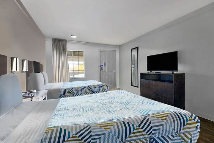 2 Double Beds (1 of 5)