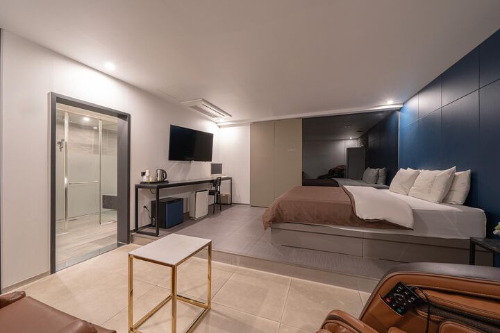 Room 40 of 64