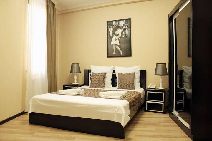Room 17 of 34